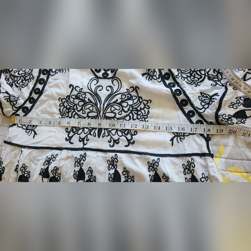 Embroidered Black and White Women's Top - Picture 8 of 8